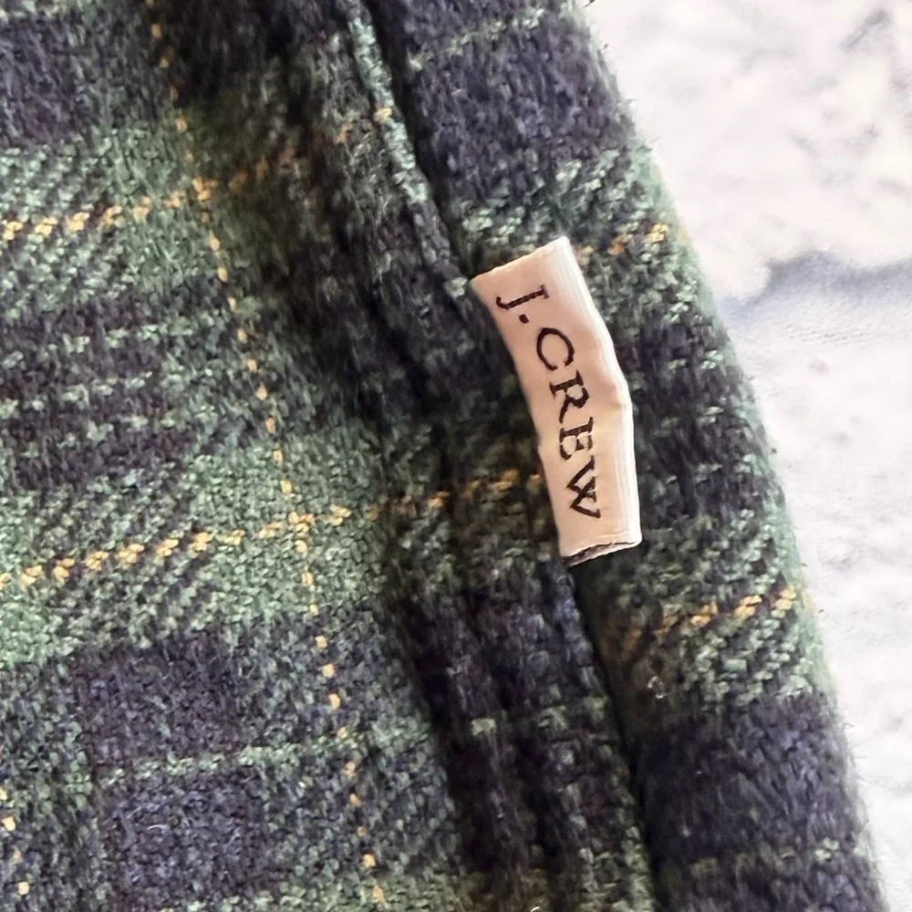 J. Crew Dark Green and Navy Plaid Men's Flannel Shirt. Size XL.
